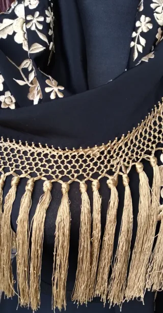 Mantón Flamenco Bordado Negro y Dorado