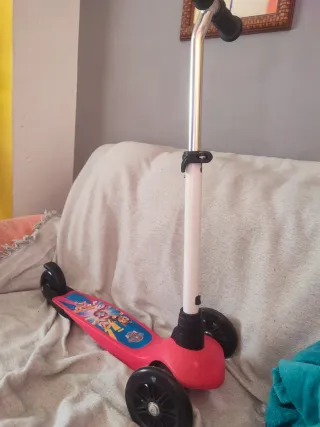 Patinete Patrulla Canina Rojo 3 Ruedas Regulable