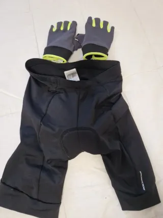 Pantalón ciclista y guantes niño