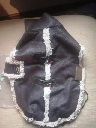 Cappottino cane caldo marrone e bianco imbottito