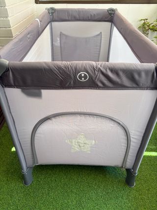 Cuna de viaje con colchón viscoelástico