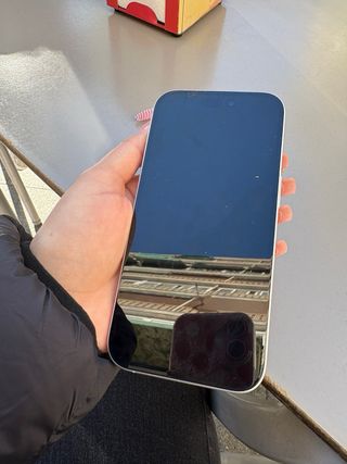 iPhone 16 128GB Blanco + Cargador