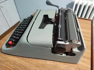 Máquina de escribir Olivetti Studio 44