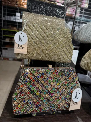 Bolsos de fiesta dorados y blancos