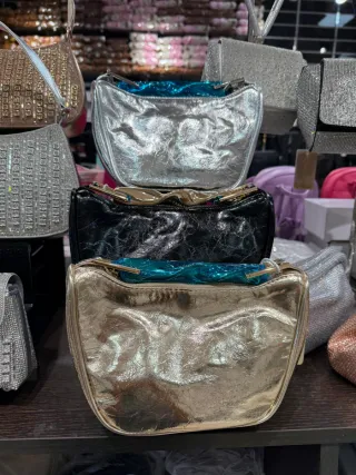 Bolsos de fiesta dorados y blancos