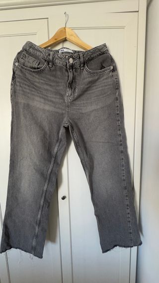 Vaqueros Zara grises desgastados