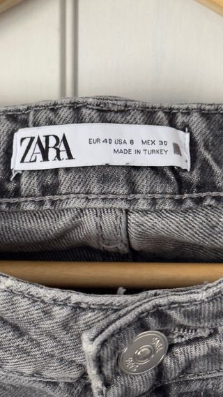 Vaqueros Zara grises desgastados
