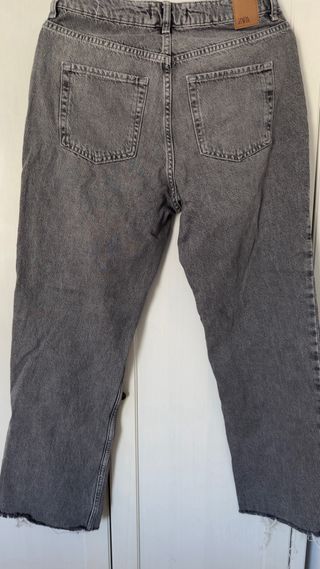 Vaqueros Zara grises desgastados