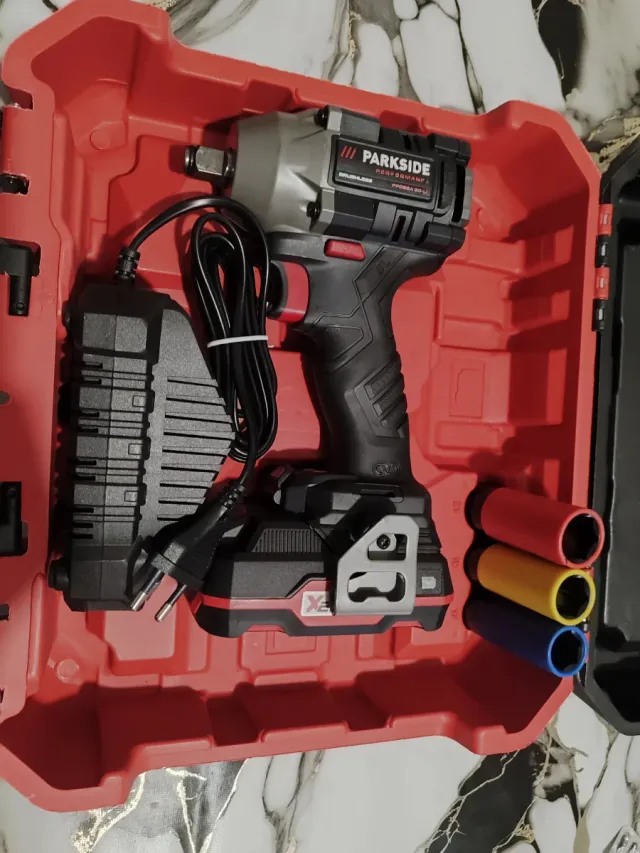 Llave de impacto Parkside inalámbrica