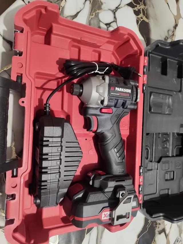 Llave de impacto Parkside inalámbrica