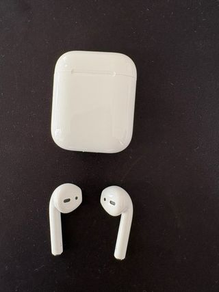 AirPods 2 con custodia ricarica Lightning