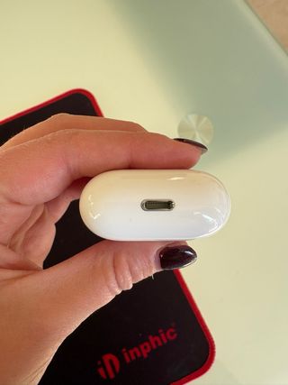 AirPods 2 con custodia ricarica Lightning