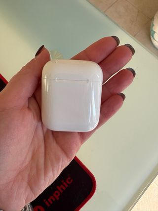 AirPods 2 con custodia ricarica Lightning