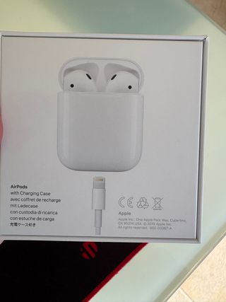 AirPods 2 con custodia ricarica Lightning