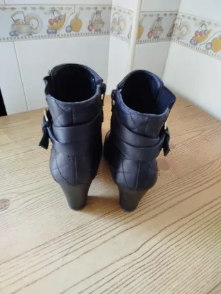 Botines negros mujer