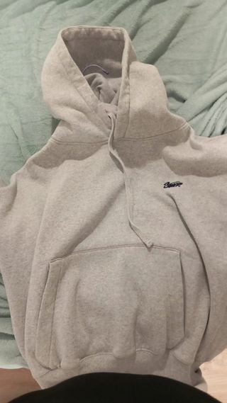 Sudadera gris con logo