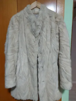 Chaquetón de pelo auténtico beige, hueso.