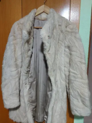 Chaquetón de pelo auténtico beige, hueso.