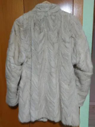 Chaquetón de pelo auténtico beige, hueso.
