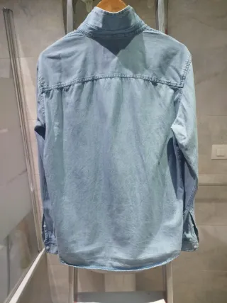 Camisa vaquera Pull and Bear celeste