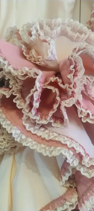 Traje de flamenca beige con volantes