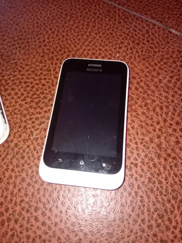 Móvil Sony Blanco y Negro