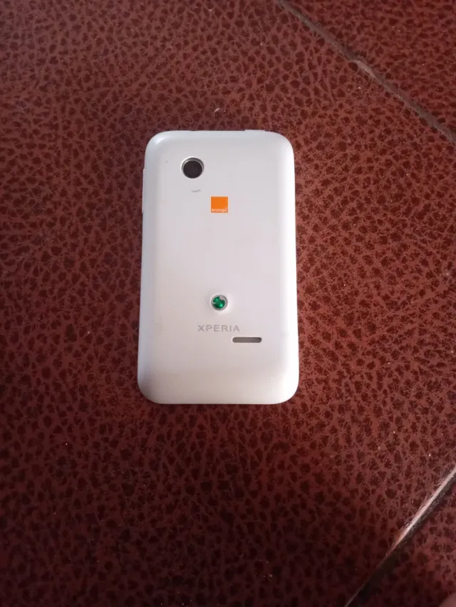 Móvil Sony Blanco y Negro