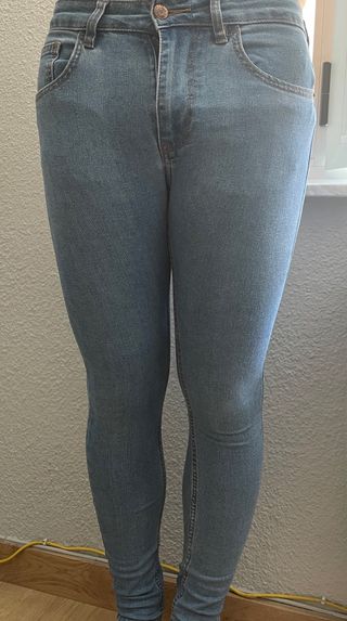 Pantalones vaqueros Bershka - Talla 36