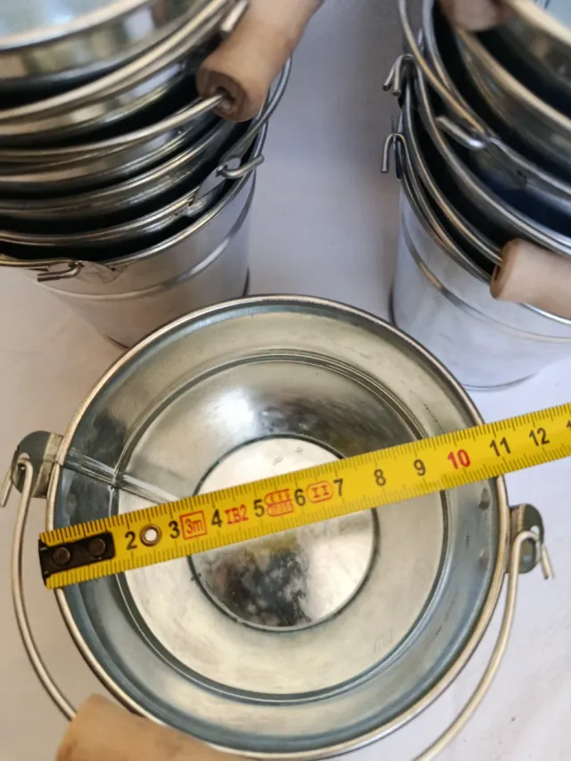 Cubos de zinc con asa de madera