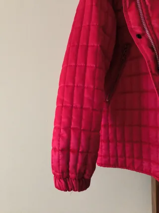 Plumífero acolchado rojo talla 42 grande.