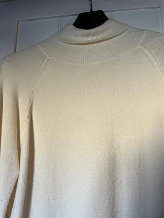 Jersey largo cuello alto beige