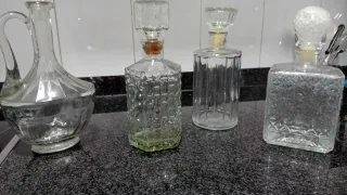 Set di 4 antiche bottiglie di liquore