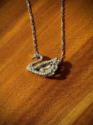Collar Swarovski Cisne Plateado