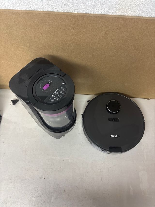 Robot aspirapolvere Eureka E20 Plus con base di ricarica