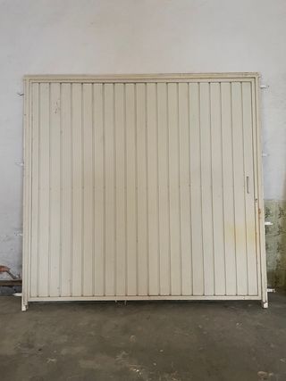 Puerta de garaje en buen estado