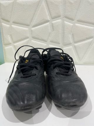 Botas de fútbol Adidas negras