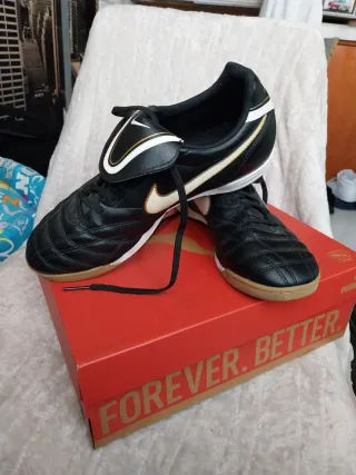 Zapatillas Nike Vintage Negro y Dorado