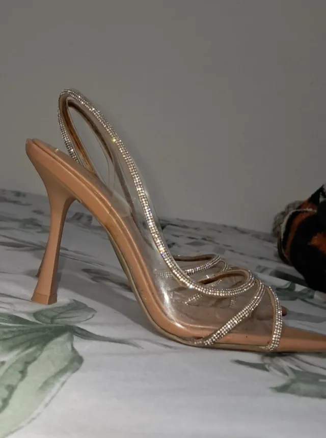 Tacones Zara Beige y Plateados