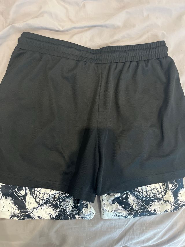 pantaloncini neri teschio