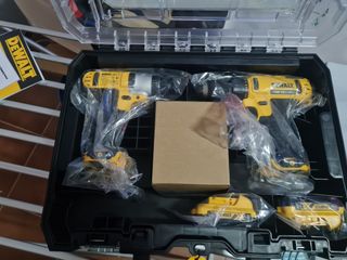Kit DEWALT DCK211D2T-QW. Taladro percutor + Atorni