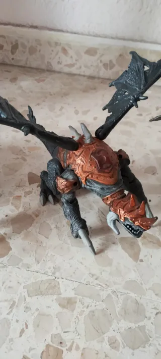 Dragones y lotes juguete