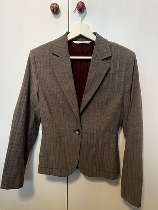 Americana Penny Black gris raya color burdeos