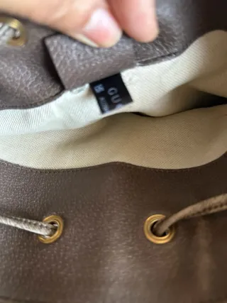 Borsa Gucci a secchiello con strisce