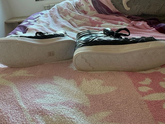 Playeras altas negras con blanco