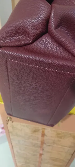 Borsa Guess capiente color prugna