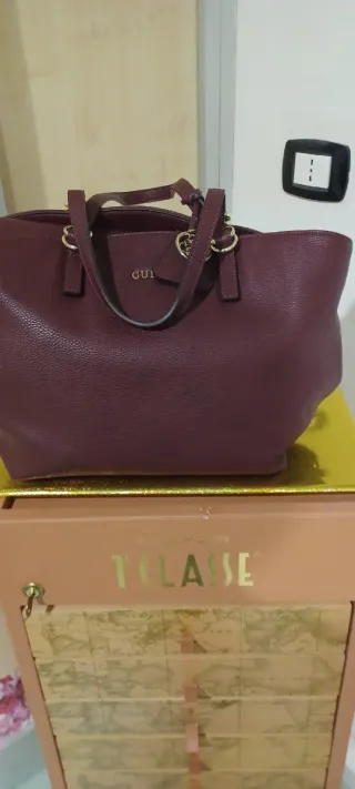 Borsa Guess capiente color prugna