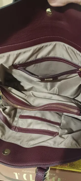 Borsa Guess capiente color prugna