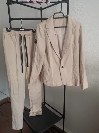 Conjunto sport beige talla L