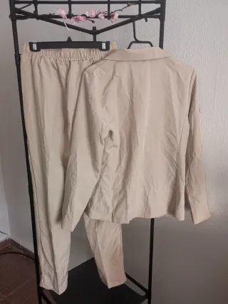 Conjunto sport beige talla L