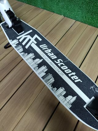 Patinete blanco Des Krf Scooter Urban City 145 Revolution Black/WH